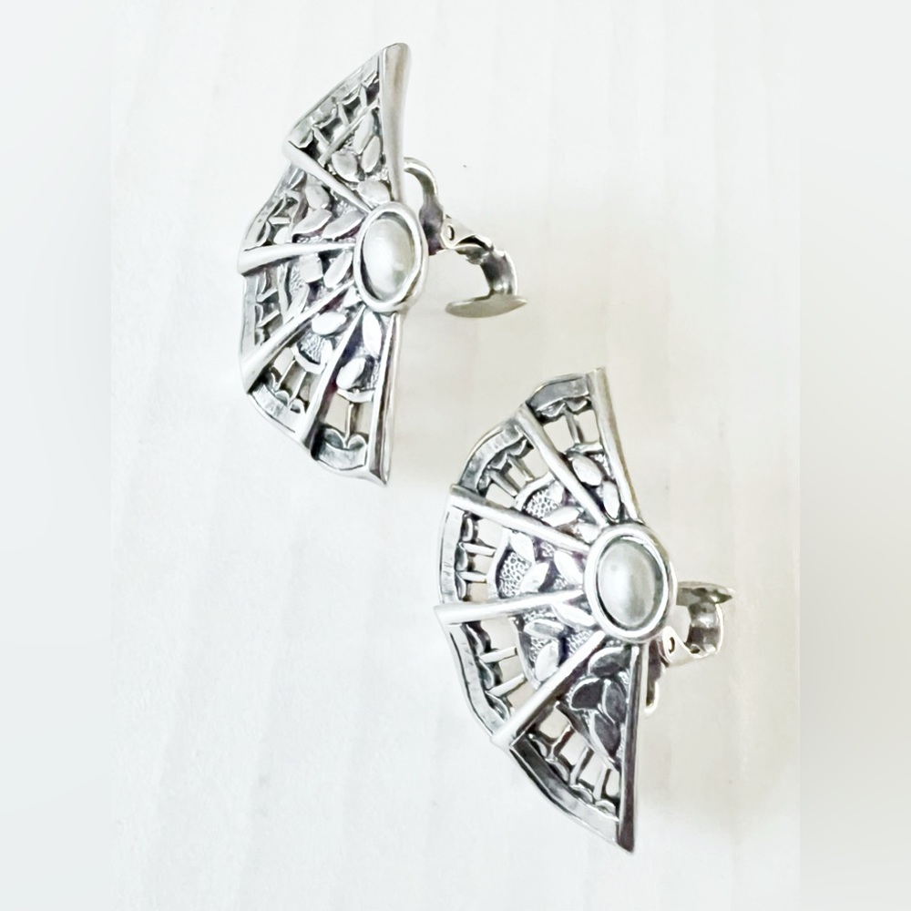 Vintage Avon 1988 Silver tone fan clip-on earrings